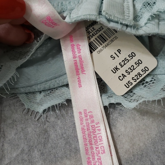 BUY 1 GET 1 FREE PINK VICTORIA SECRET BRA - Picture 6 of 6